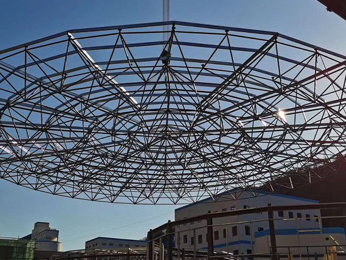 讷河螺栓球网架工程施工现场